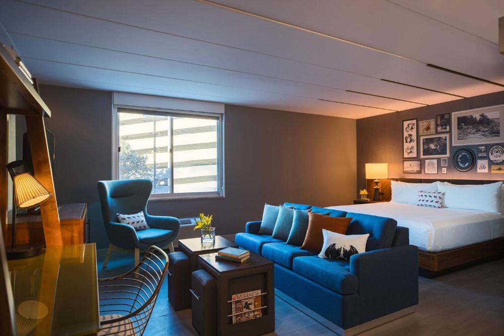 King Suite - Lounge Access interior